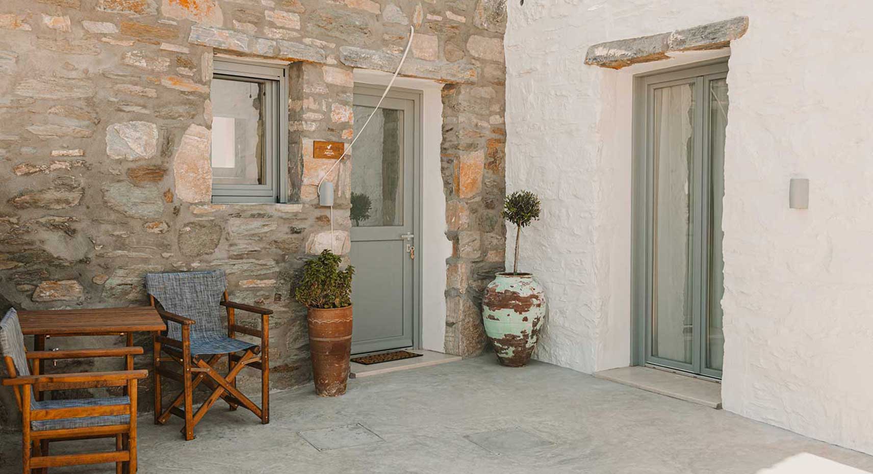 Η είσοδος του Villa Aelia