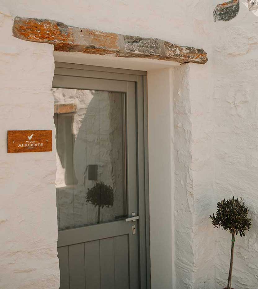 Η είσοδος του Villa Afrodite