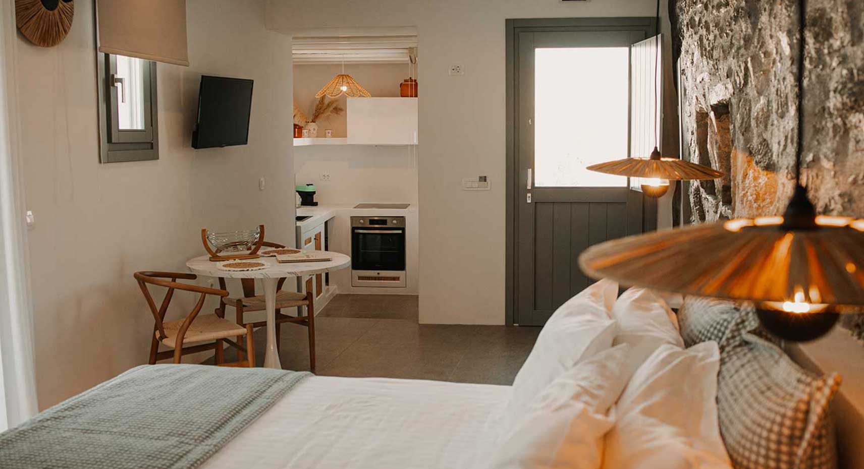 Η κουζίνα και το υπνοδωμάτιο στο villa afrodite