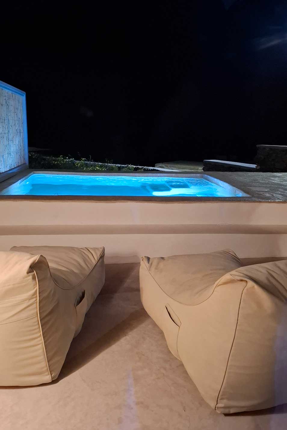 Το τζακούσι στο Villa Anemona το βράδυ