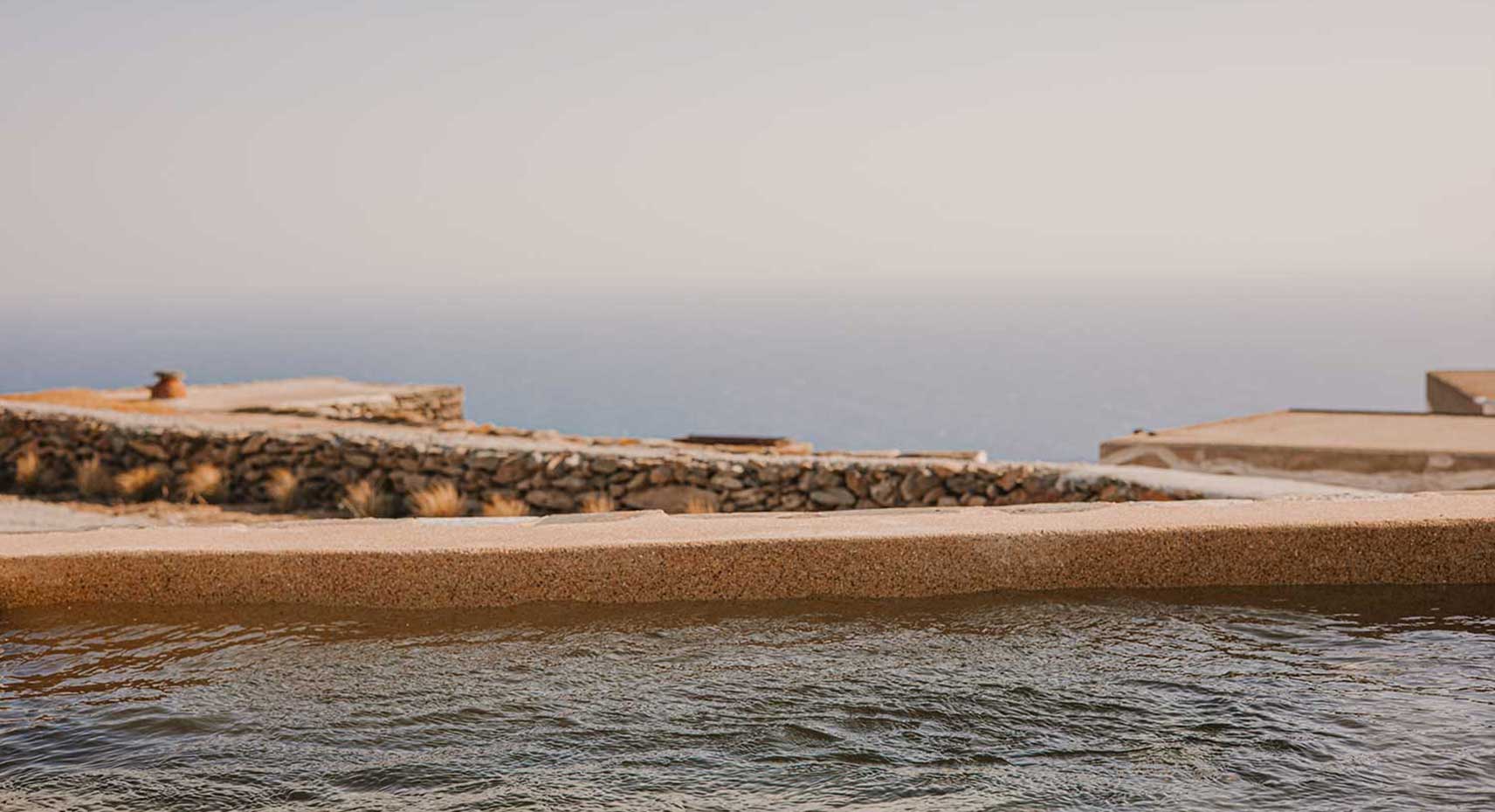 Υδρομασάζ με θέα στη θάλασσα