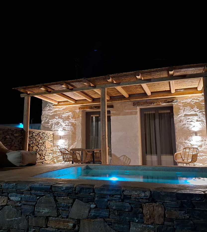 Βεράντα και υδρομασάζ το βράδυ