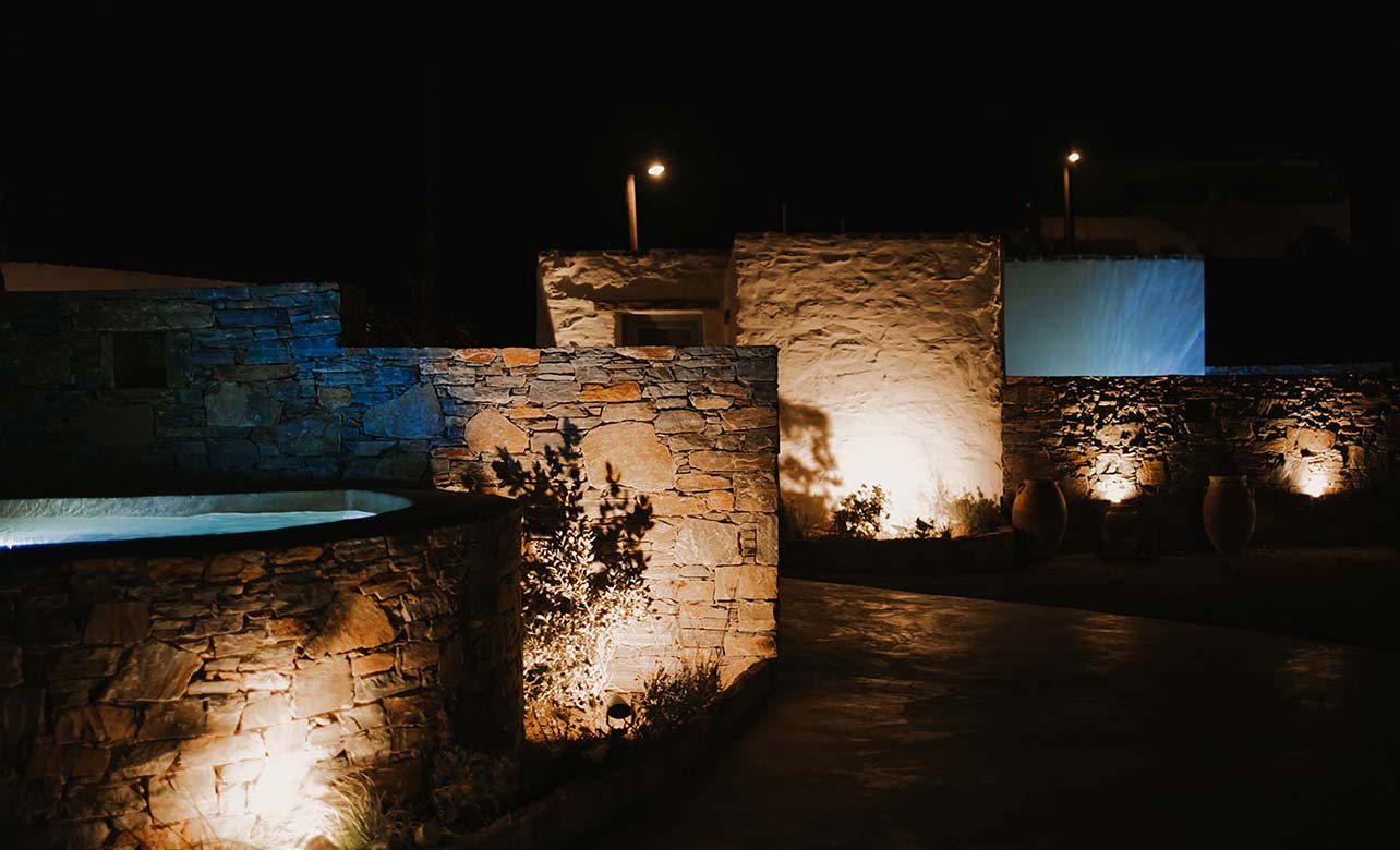 Νυχτερινή άποψη του Venue Villas