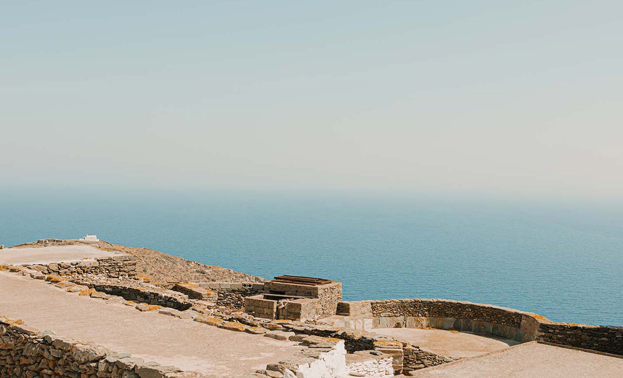 Διαμονή στη Φολέγανδρο με θέα στη θάλασσα