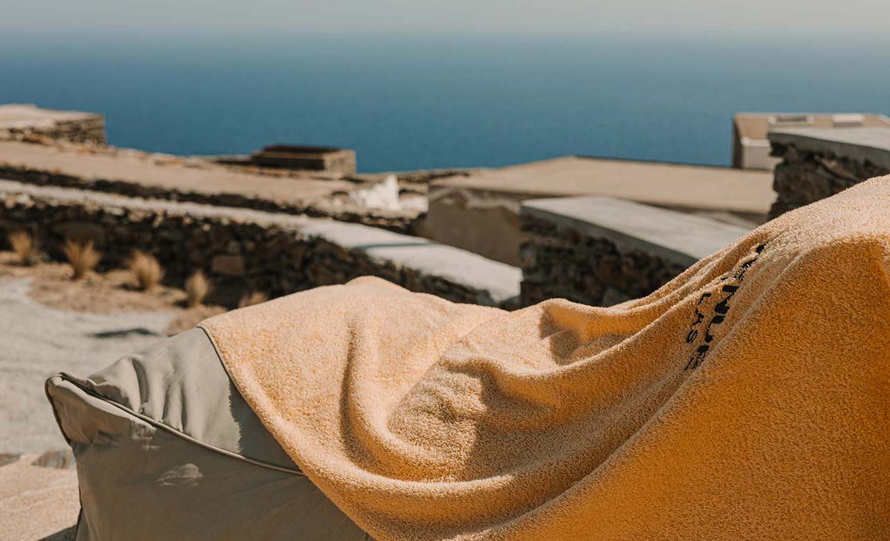 Διαμονή στη Φολέγανδρο με θέα στη θάλασσα