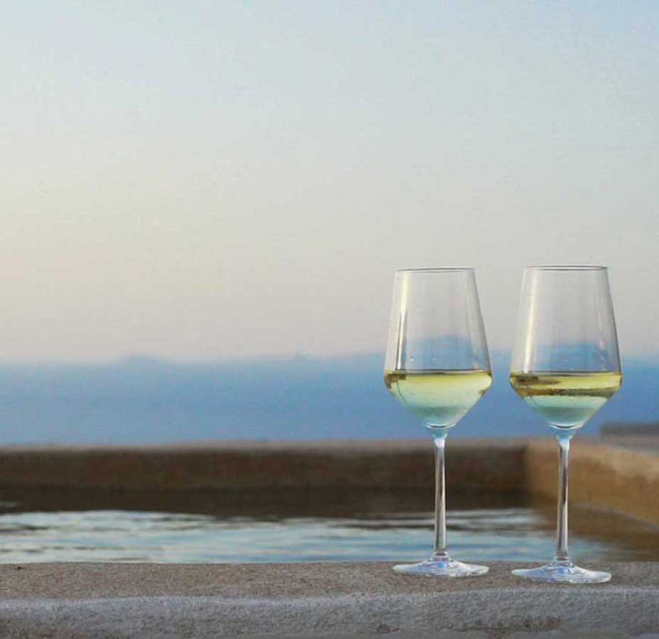 Υδρομασάζ με θέα στη θάλασσα